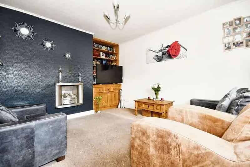 4 Bed House for Sale in Furness Vale