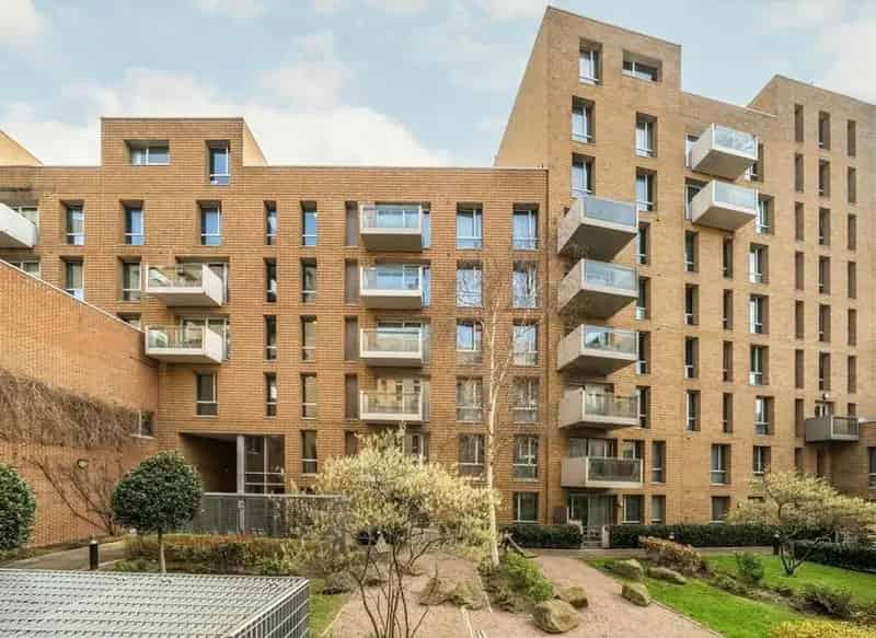 Two Double Bedroom Apartment with Balcony Modern Development Near Stratford