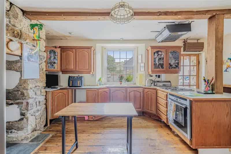4 Bedroom Detached Farmhouse - Renovation Opportunity