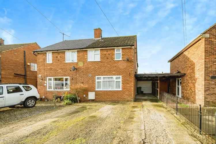 Extended 3-Bed Semi-Detached House in Meadowcroft Aylesbury