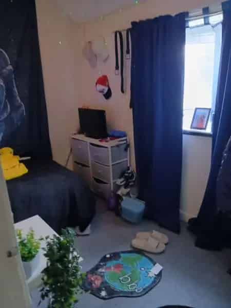 4 Bed House with Large Dining Room and Garden Parking