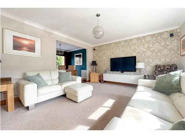 4 Bedroom Detached House for Sale Near Bathgate