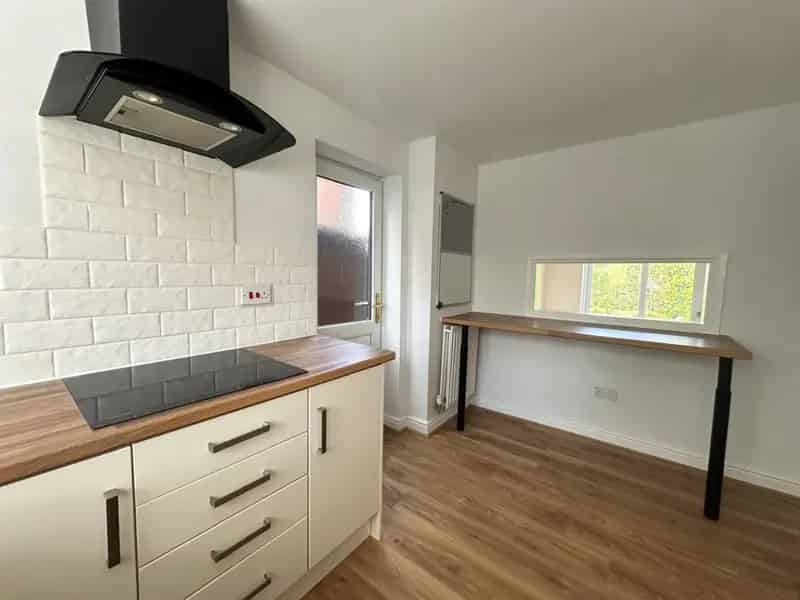 4 Bedroom Detached House To Let
