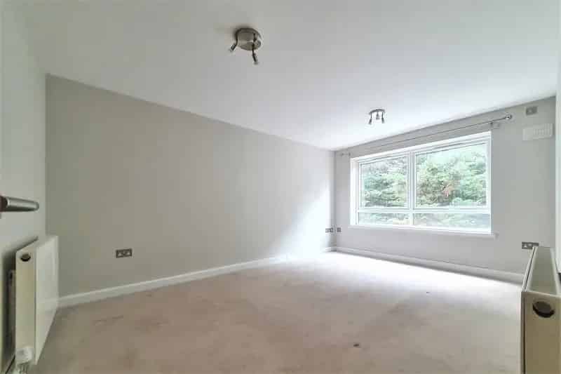 One Bedroom Apartment near Enfield Chase Station - Chain Free
