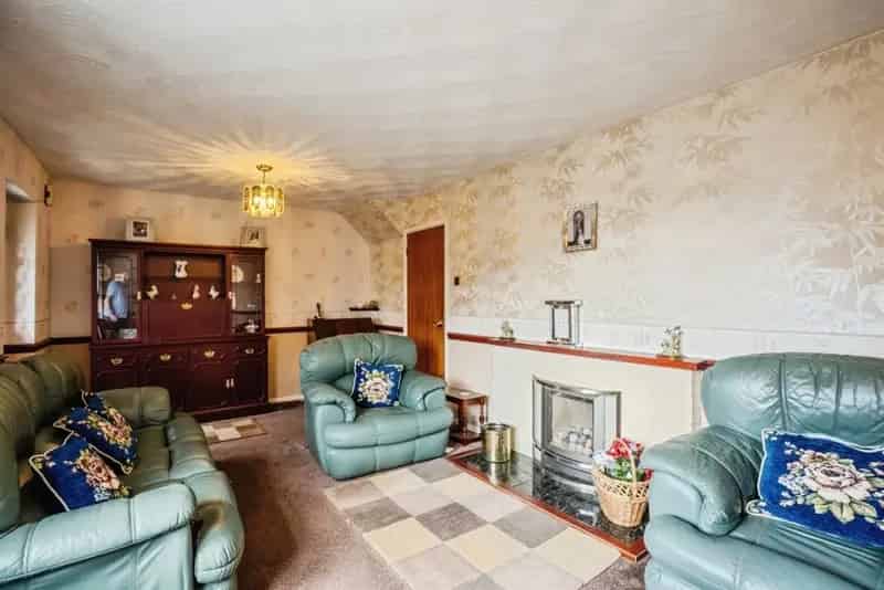 3 bedroom semi-detached house