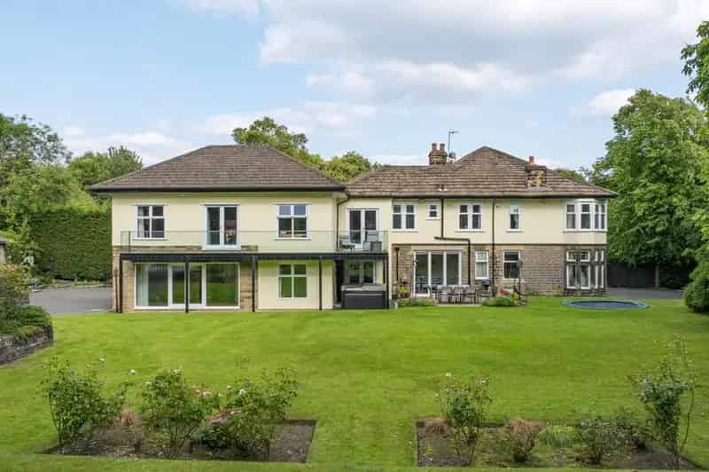 6 Bedroom Detached House for Sale in Thackley