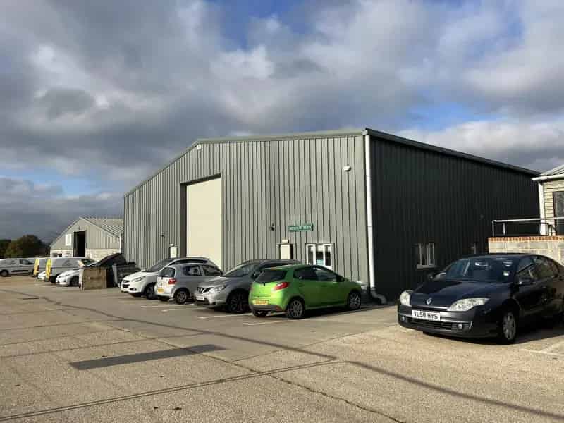 Modern Business Unit 1284 sq ft