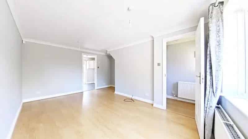 2 Bedroom House For Sale 667 SQ FT
