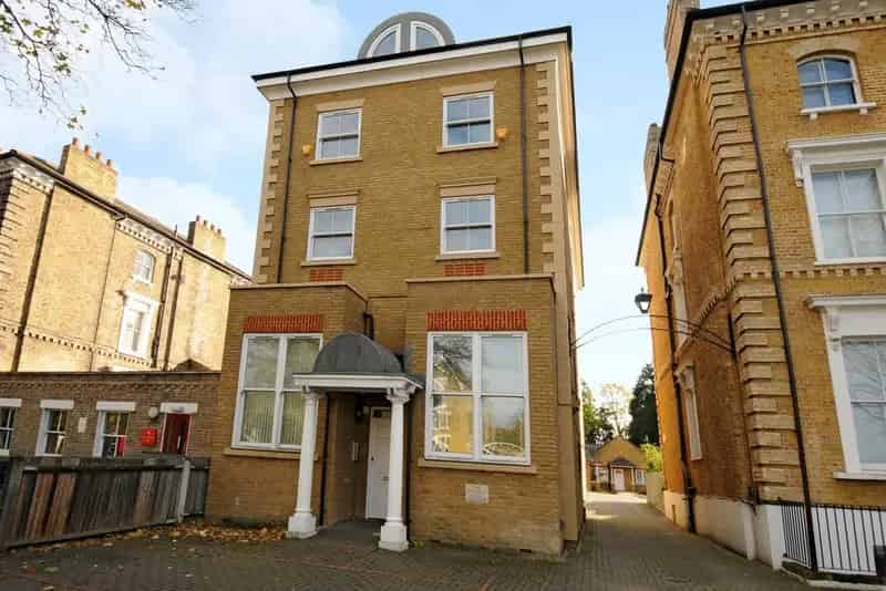 Flat For Rent , Thurlow Park Road, London, England