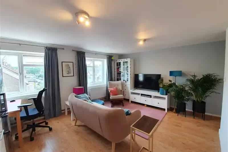 1 Bedroom Flat for Sale - Chain Free - Near High Barnet & New Barnet