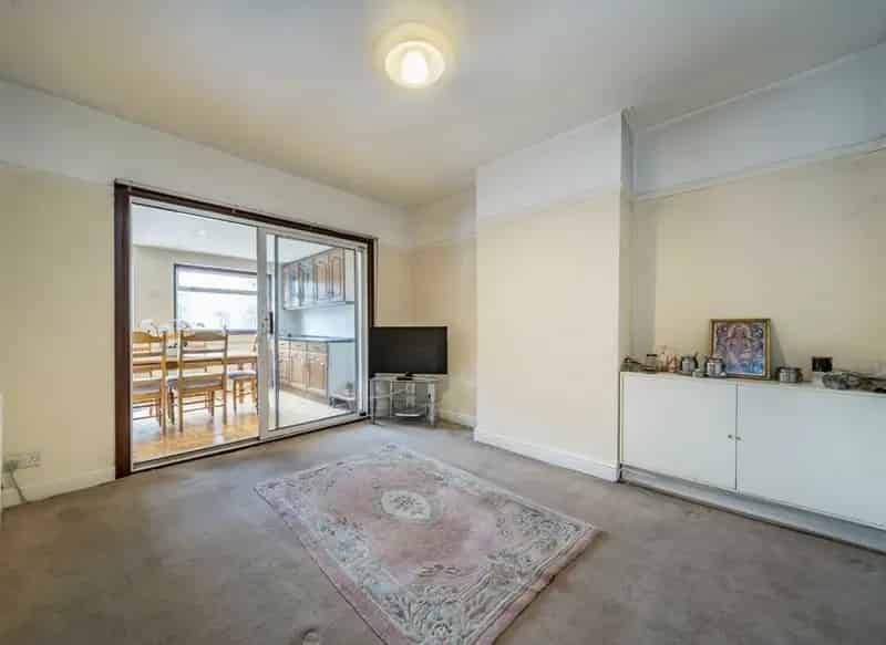 Three Bedroom Semi-Detached House Tooting