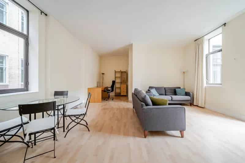 2 Bedroom Art Deco Apartment Central London