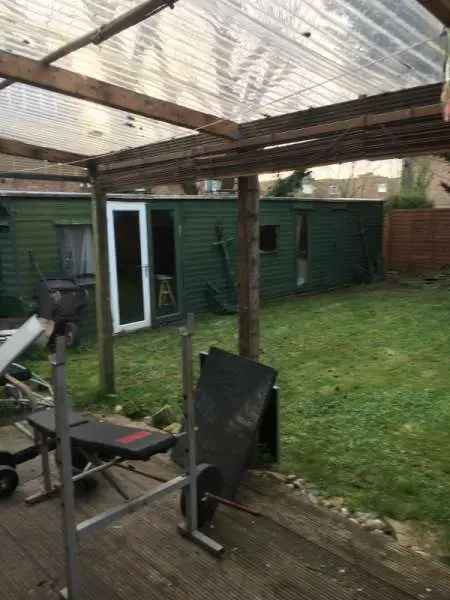 Flat For Rent in Borough of Spelthorne, England