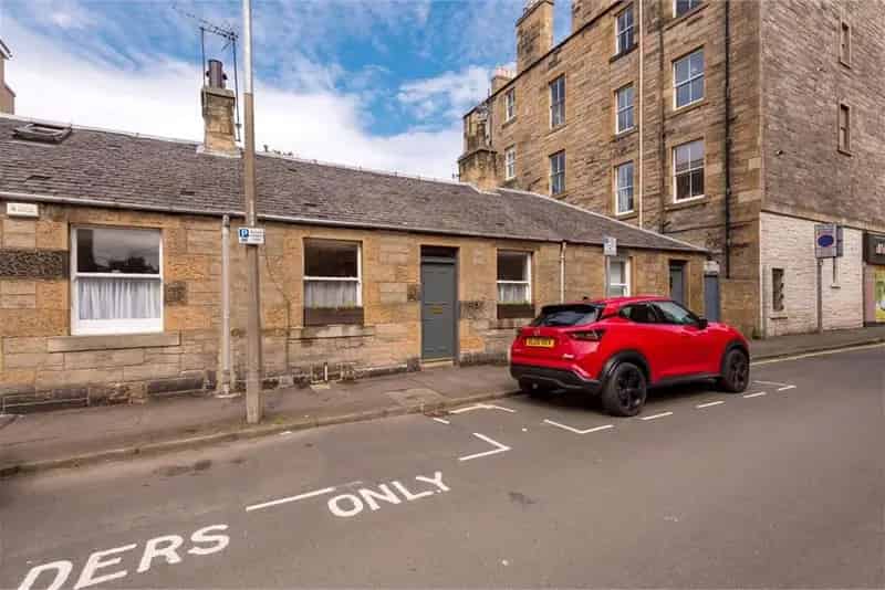 2 Bed Cottage with 1 Reception Room in Morningside