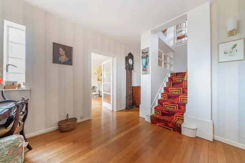 Five Bedroom Detached Family Home Sydenham