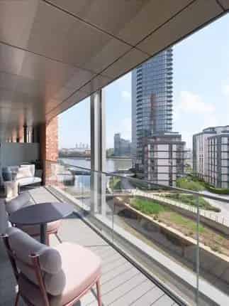 Luxury Riverfront Apartment in Chelsea Powerhouse