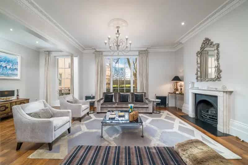 Regent's Park Luxury Residence: Modern Amenities and Storied Charm