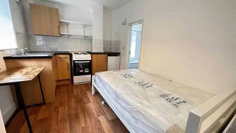 Studio to Rent