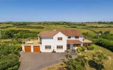 Stunning 4-Bedroom Detached Home near Abbotsham Cliffs