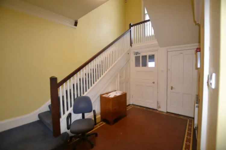 Flat To Rent Available May 20 2025