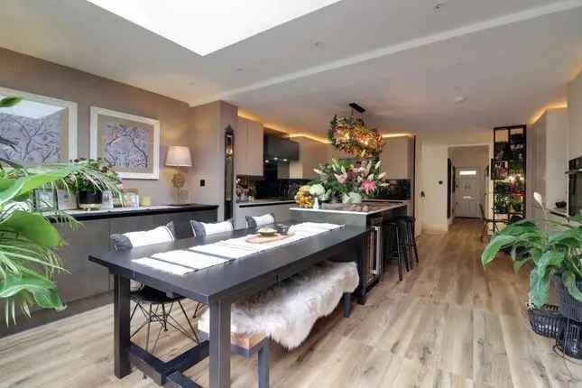 Spacious 4 Bedroom Townhouse Eliot Gardens London SW15