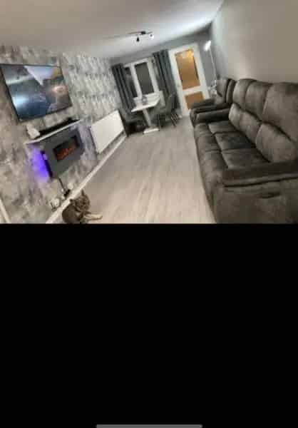 2 Bedroom Ground Floor Flat Near Train Station and Parks