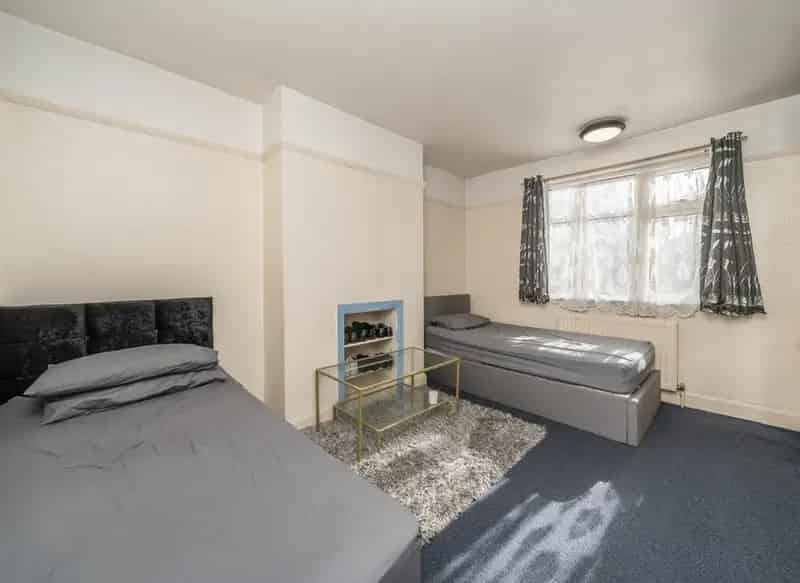 3/4 Bedroom Semi-Detached House For Sale