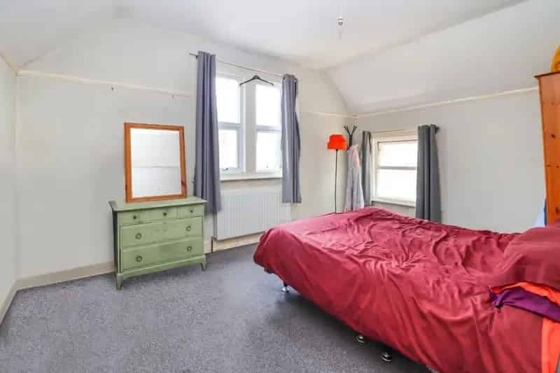 1 Bedroom Apartment Near Bedford Station - No Onward Chain