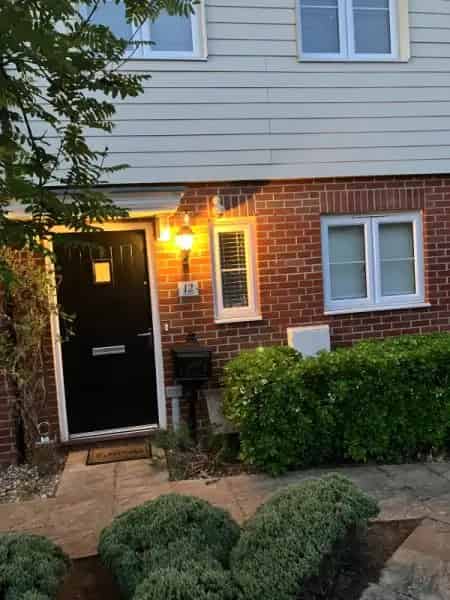 2 Bed Semi-Detached House Near Schools and Amenities