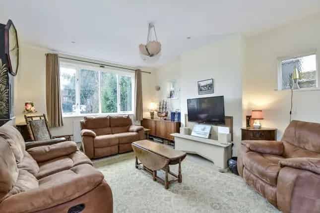 5 Bedroom Detached House For Sale Ickenham