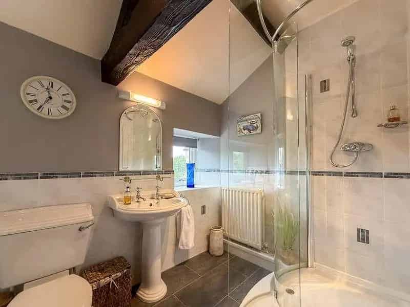 5 Bed Barn Conversion Farnley Tyas Large Garden Ample Parking