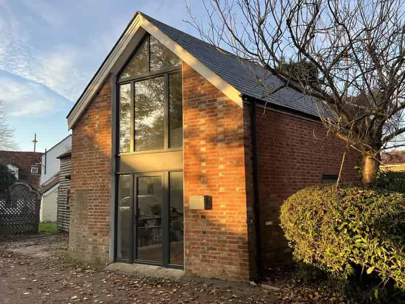 Self Contained Office Building Near Billingshurst Station