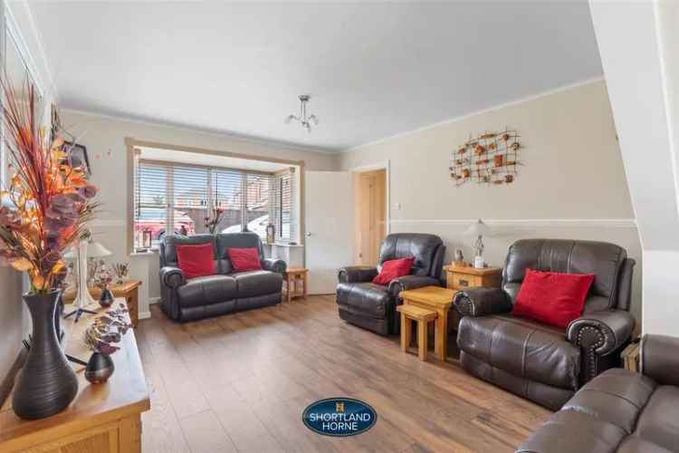 4 Bedroom Detached House to Rent