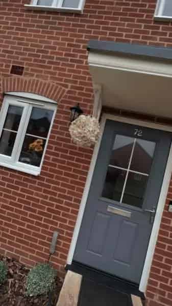 Large 2 Bed House with Garden and Parking