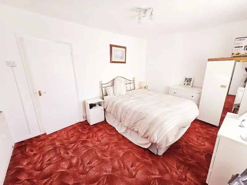 3 Bedroom End of Terrace House for Rent