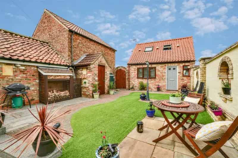 4 Bedroom Semi-Detached Cottage with Annexe For Sale