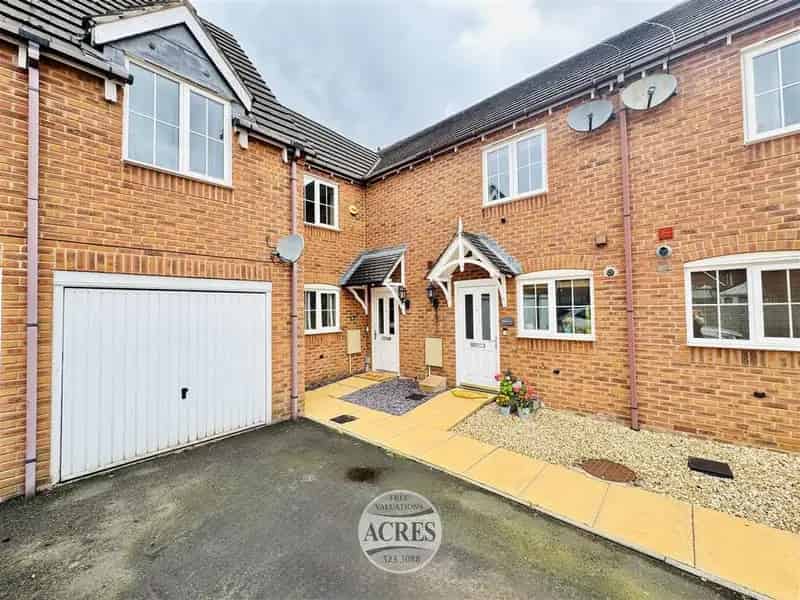 2 Bedroom Terraced House for Sale Near Schools and Amenities