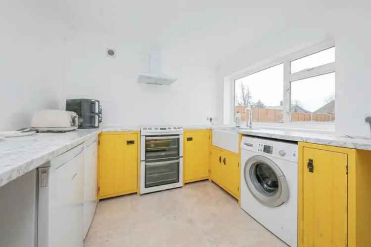 3 Bed House with Garden and Off-Street Parking