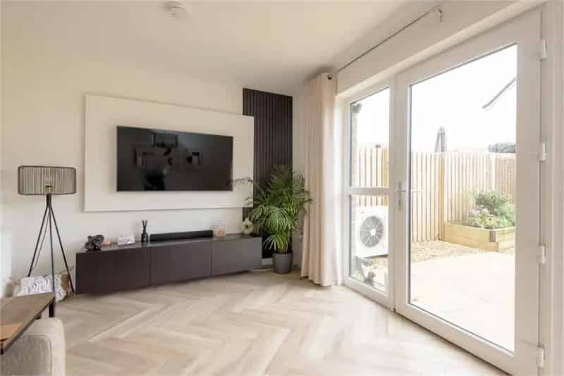 3 Bed Semi Detached House with 2 Reception Rooms