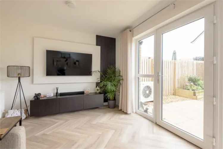 3 Bed Semi Detached House with 2 Reception Rooms