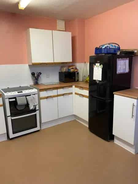 2 Bedroom House with Large Garden and Extra Toilet