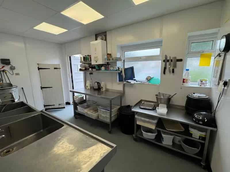 2 Bedroom Commercial Property To Let Moreton Wirral