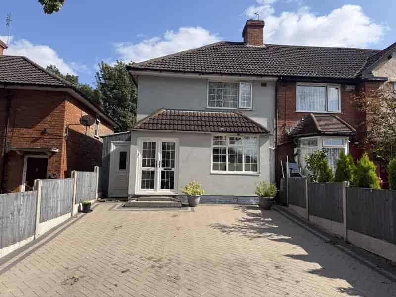 3 Bedroom End Terrace House to Rent