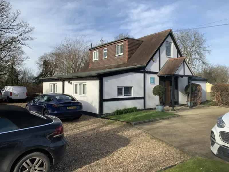 Office Building near Gatwick Airport with Parking and Shared Gardens