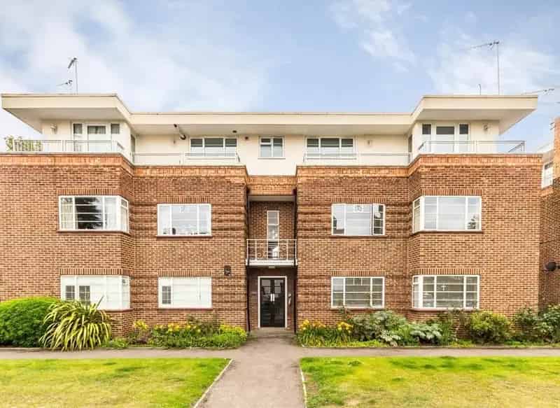 2 Bedroom Ground Floor Apartment near Twickenham Station