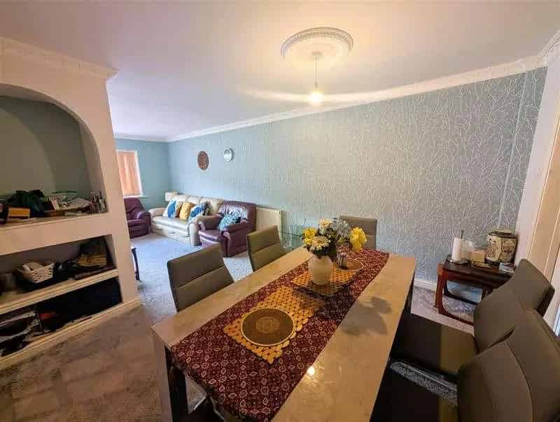 3 Bed Semi-Detached House For Sale