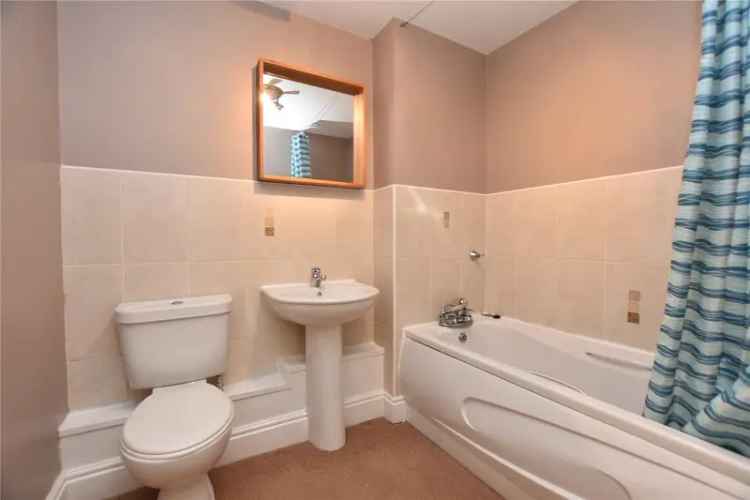 Apartment For Rent in Bradford, England