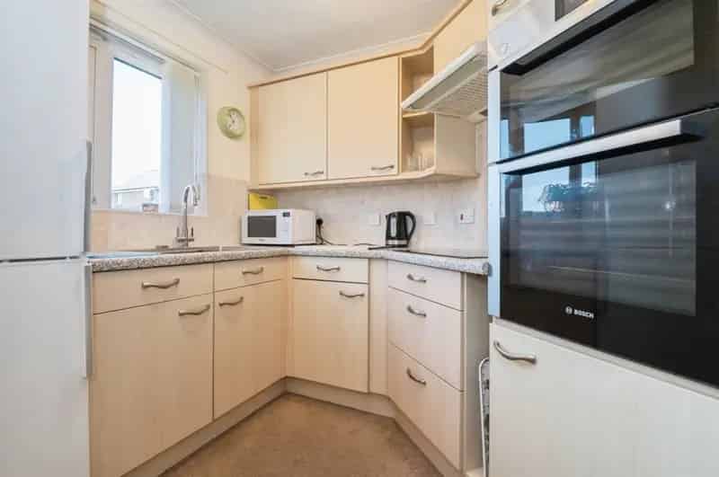 Two-Bedroom Retirement Flat in Oakley Court Shirley