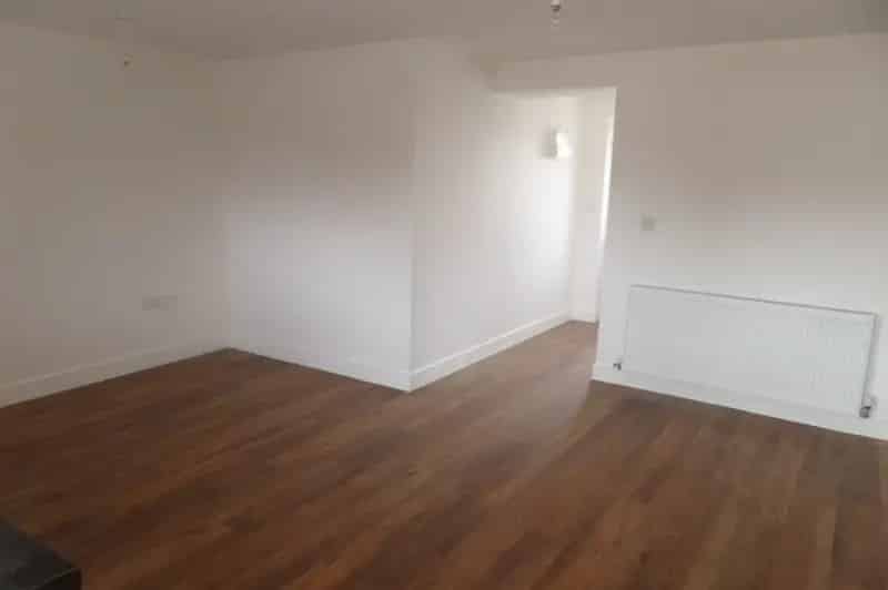 2 Bedroom Flat For Sale Ground Floor Modern Bathroom Open Plan Living