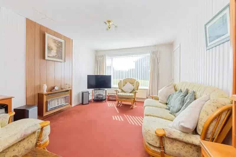 3 Bed House with Large Garden and Extension Potential